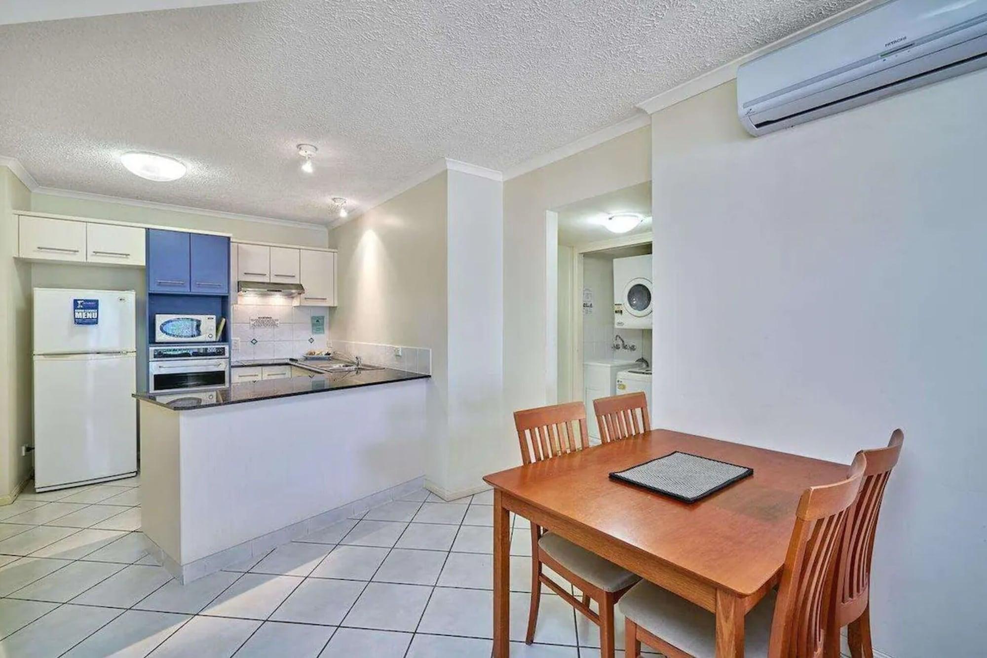 North Cove Waterfront Suites Cairns Exterior photo