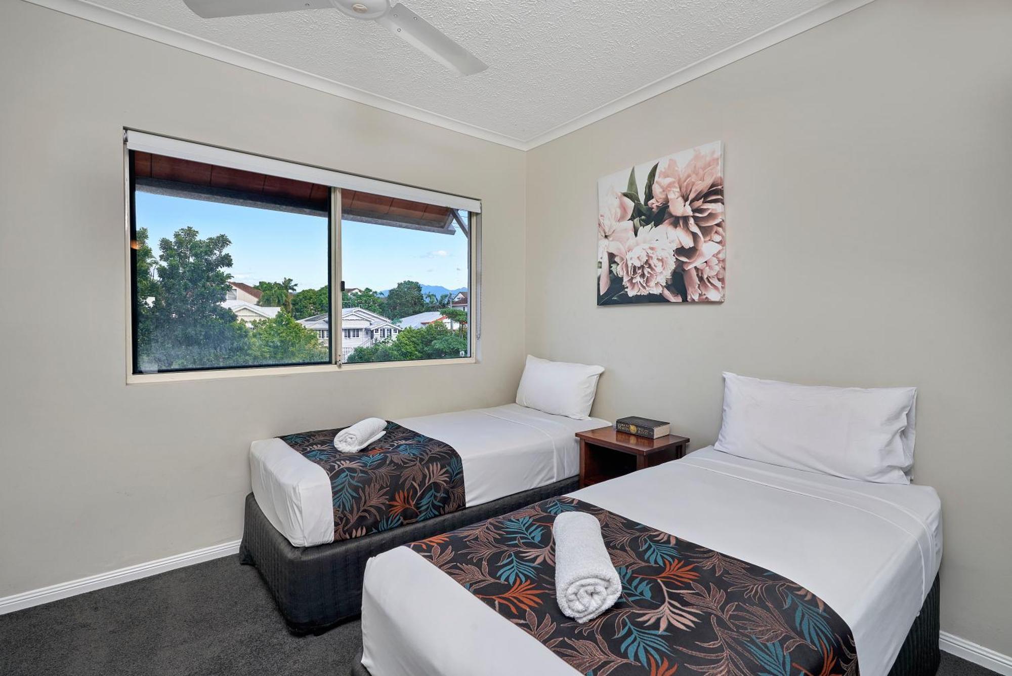 North Cove Waterfront Suites Cairns Exterior photo