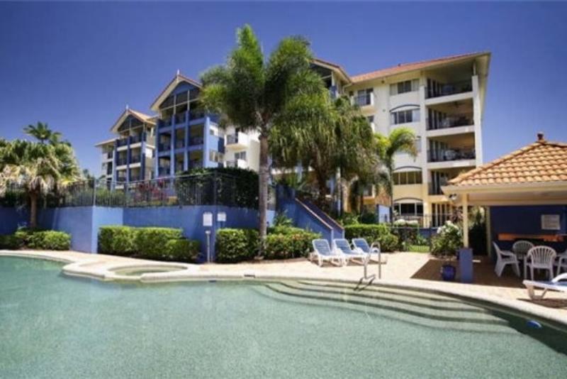North Cove Waterfront Suites Cairns Exterior photo