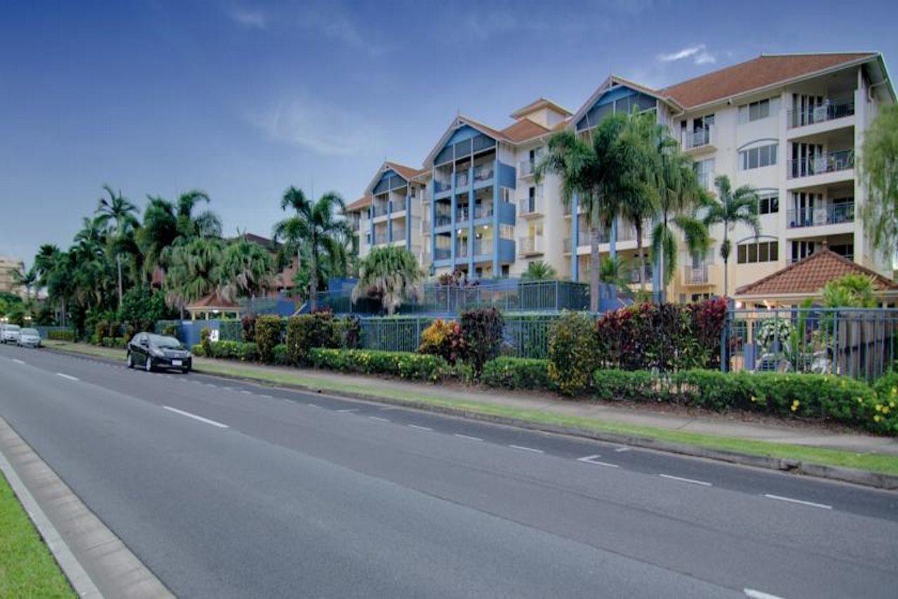 North Cove Waterfront Suites Cairns Exterior photo
