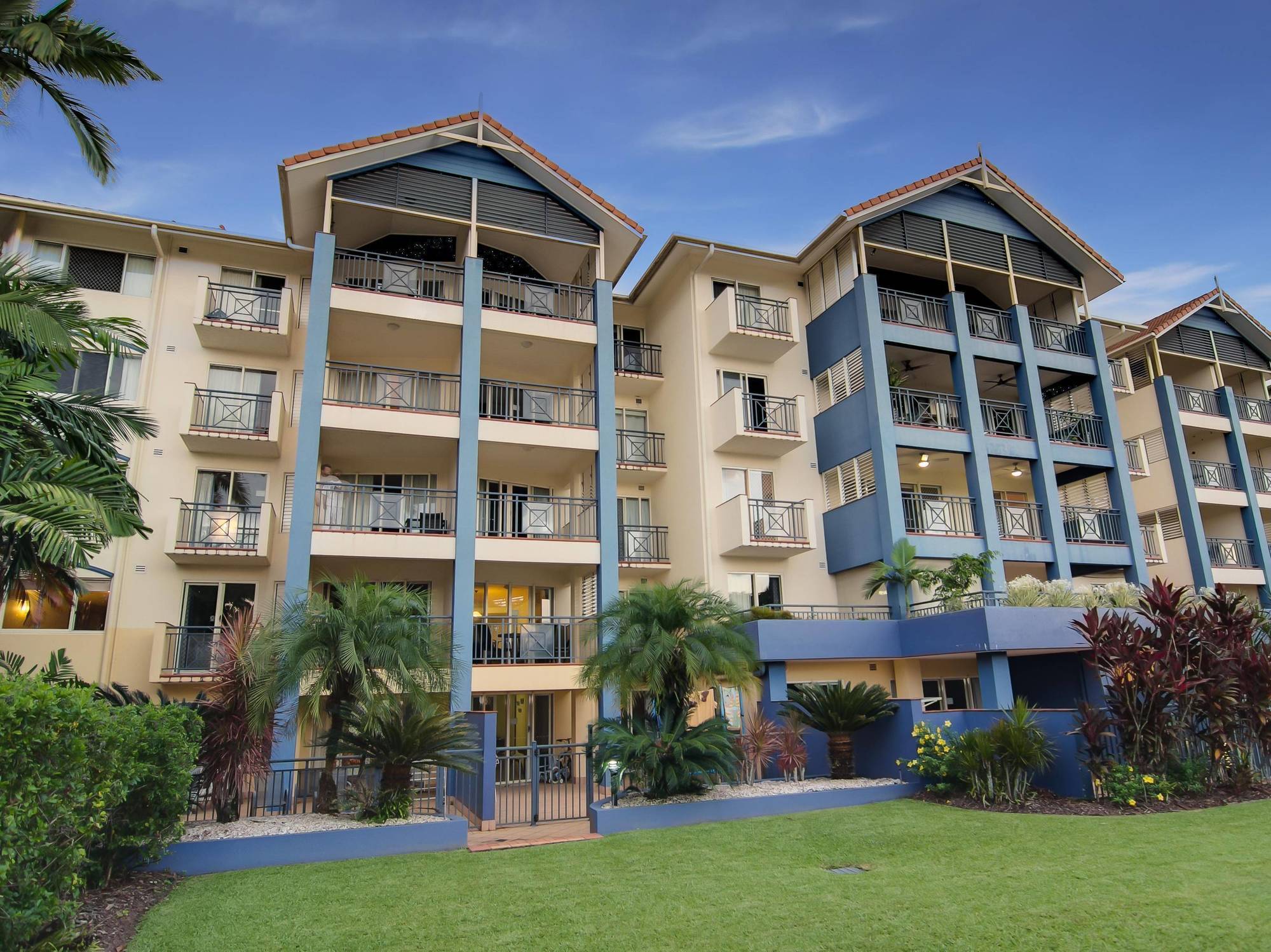 North Cove Waterfront Suites Cairns Exterior photo