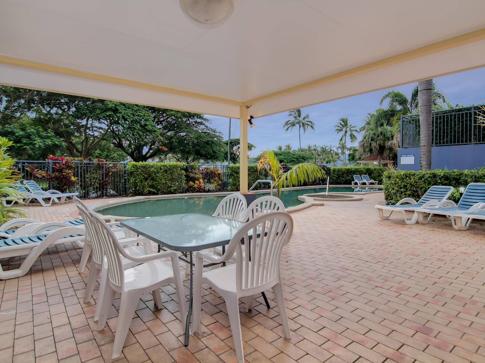 North Cove Waterfront Suites Cairns Exterior photo